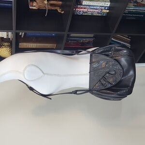 Vintage Black Tooled Floral Leather(?) Adjustable Strap Roomy Crossbody